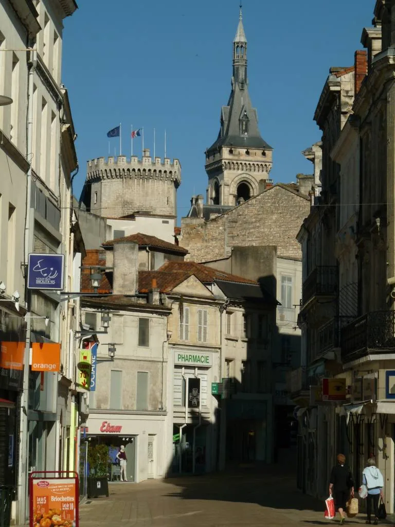 Rue de Périgueux, artère commerçante du centre-ville d'Angoulême